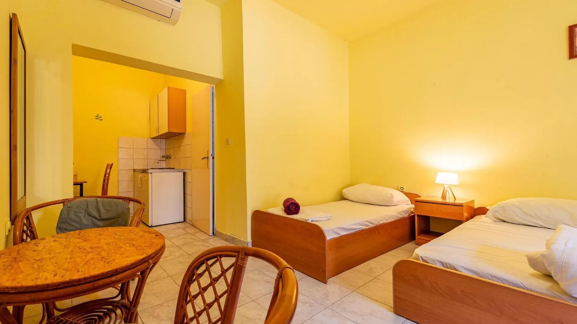 Beautiful Apartment In Povljana With Wifi