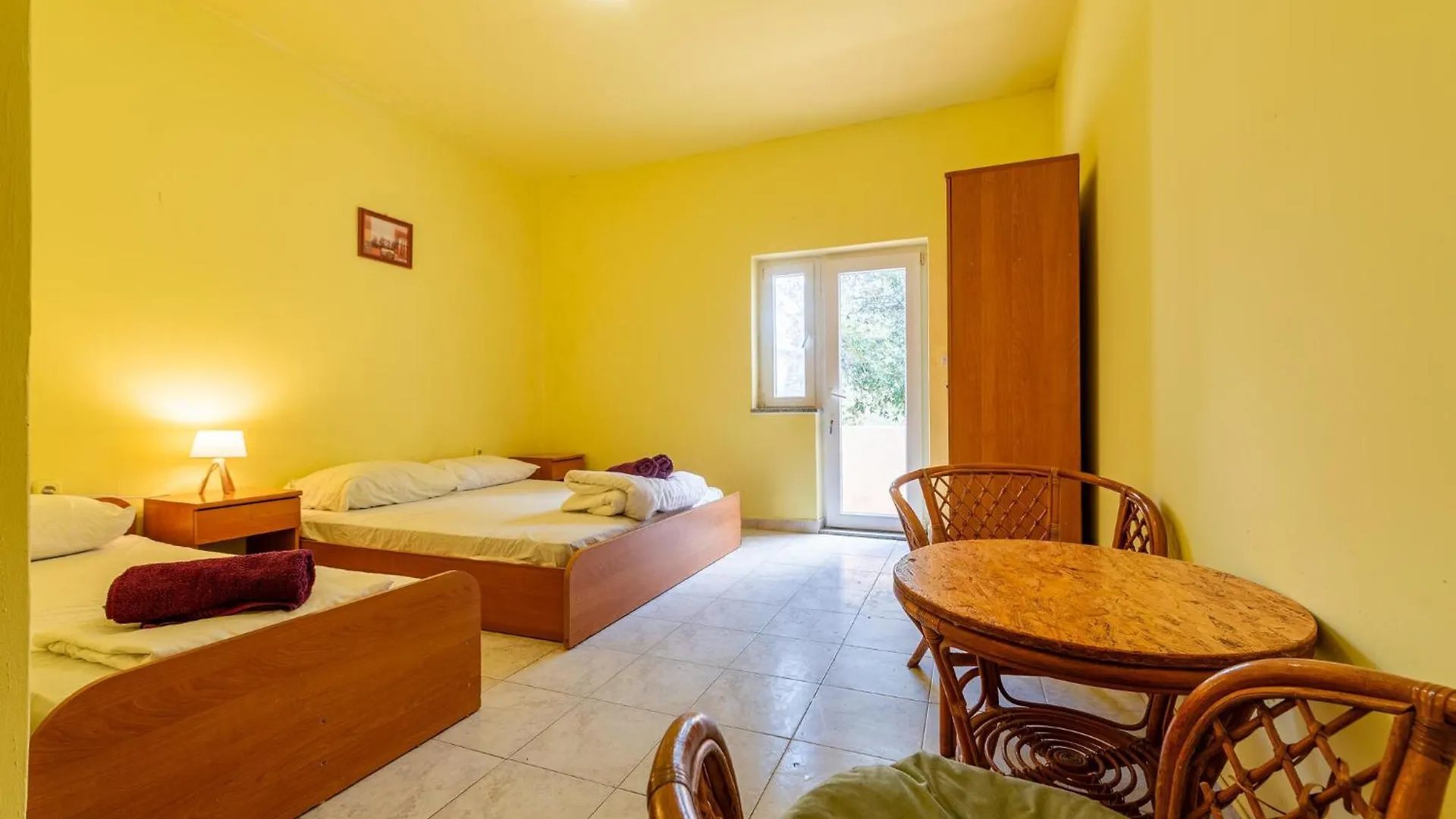 Beautiful Apartment In Povljana With Wifi 0*,  Kroatien